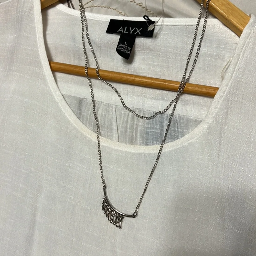 NWT Dressy White Linen Top With Necklace - Picture 2 of 5
